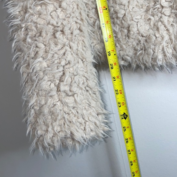 🦋The comfiest Zara cream faux fur jacket! - Picture 6 of 10